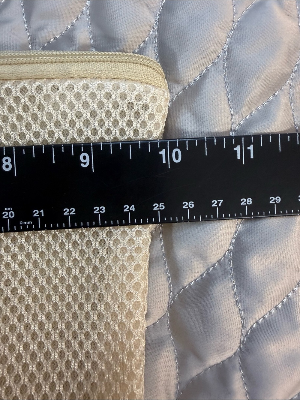Honeylove Cream Mesh Tablet Sleeve with Zip Closure - Picture 5 of 9